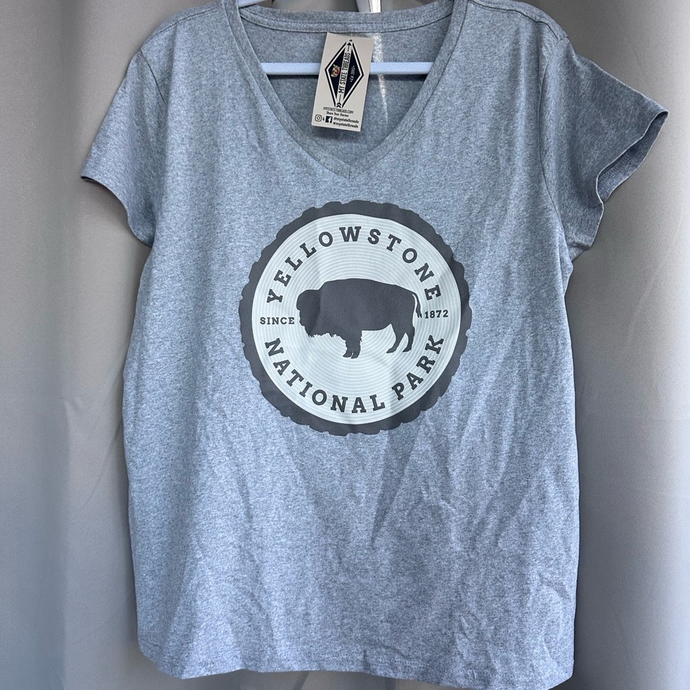 *LAST CHANCE* Gray Yellowstone National Park T-Shirt